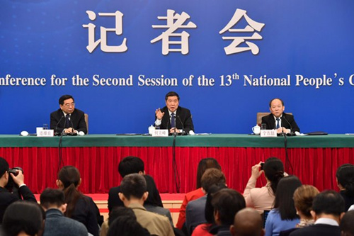 國家發(fā)展改革委主任何立峰，副主任寧吉喆、連維良共同出席十三屆全國人大二次會議新聞中心首場記者會