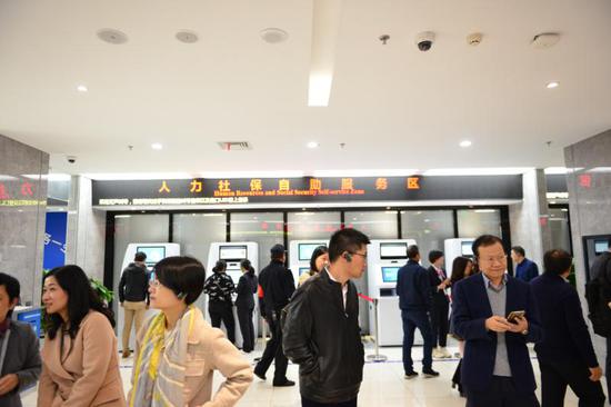 金華市行政服務(wù)中心內(nèi)。浙江省人社廳供圖