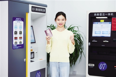 <p>　　群眾自助取證。</p>