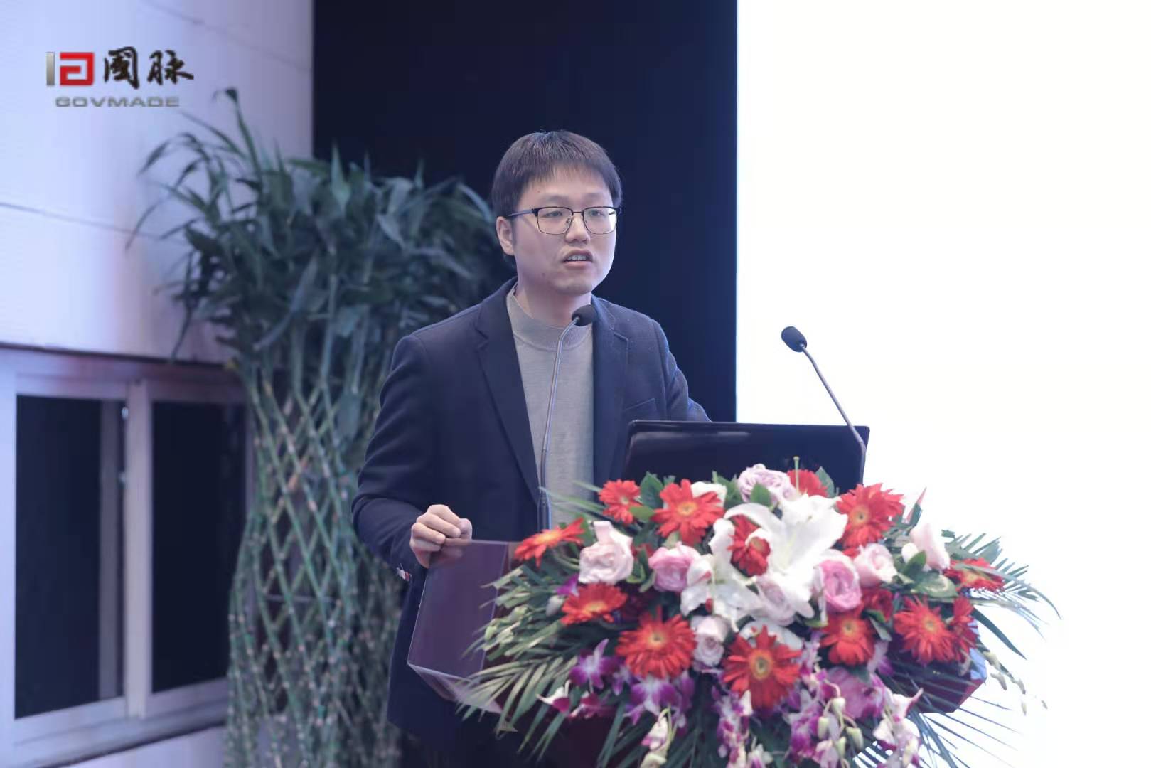 何益挺.jpg